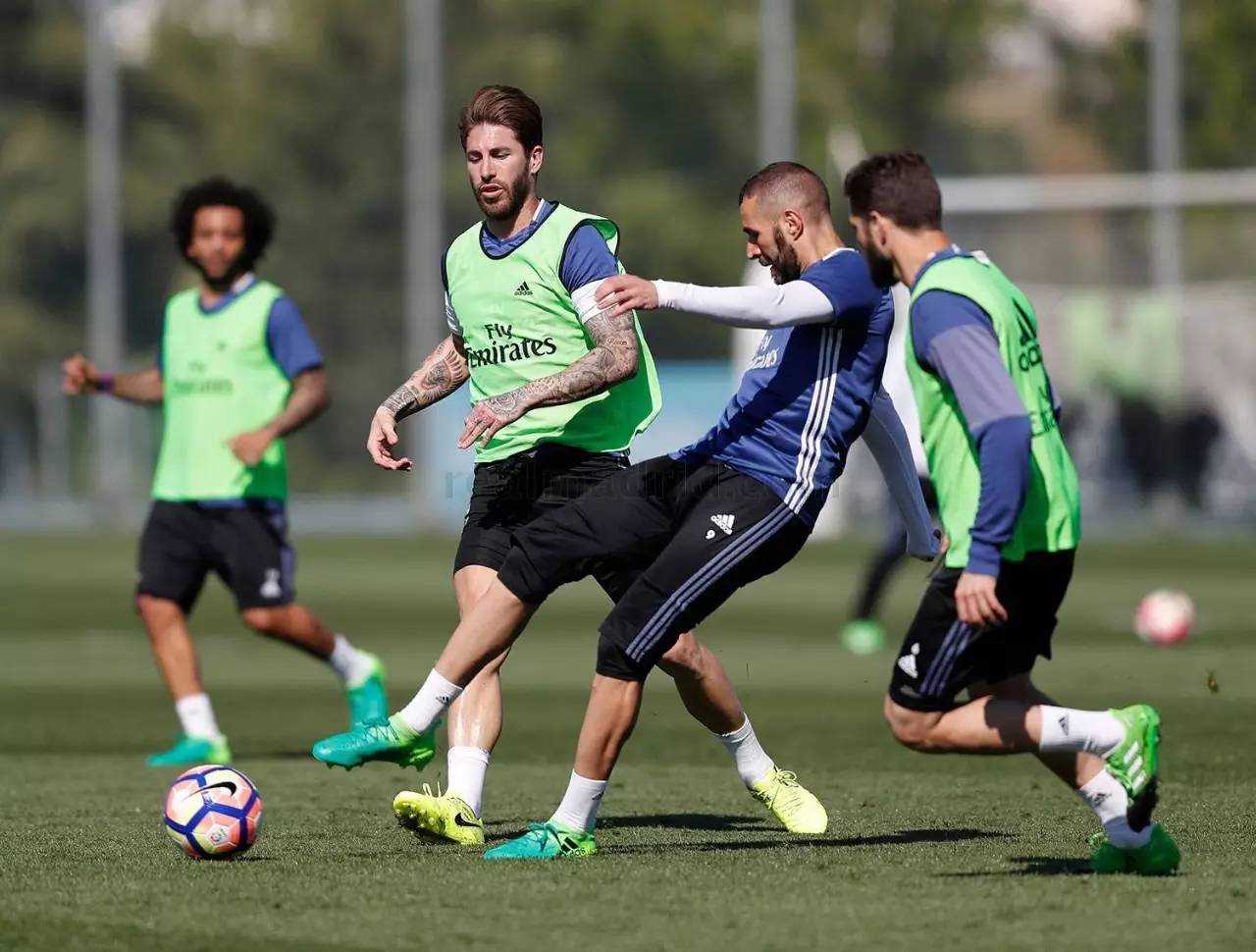 马德里后卫空中对决,高空争抢暗藏危险的简单介绍 马德里后卫空中对决,高空争抢暗藏危险的简单介绍