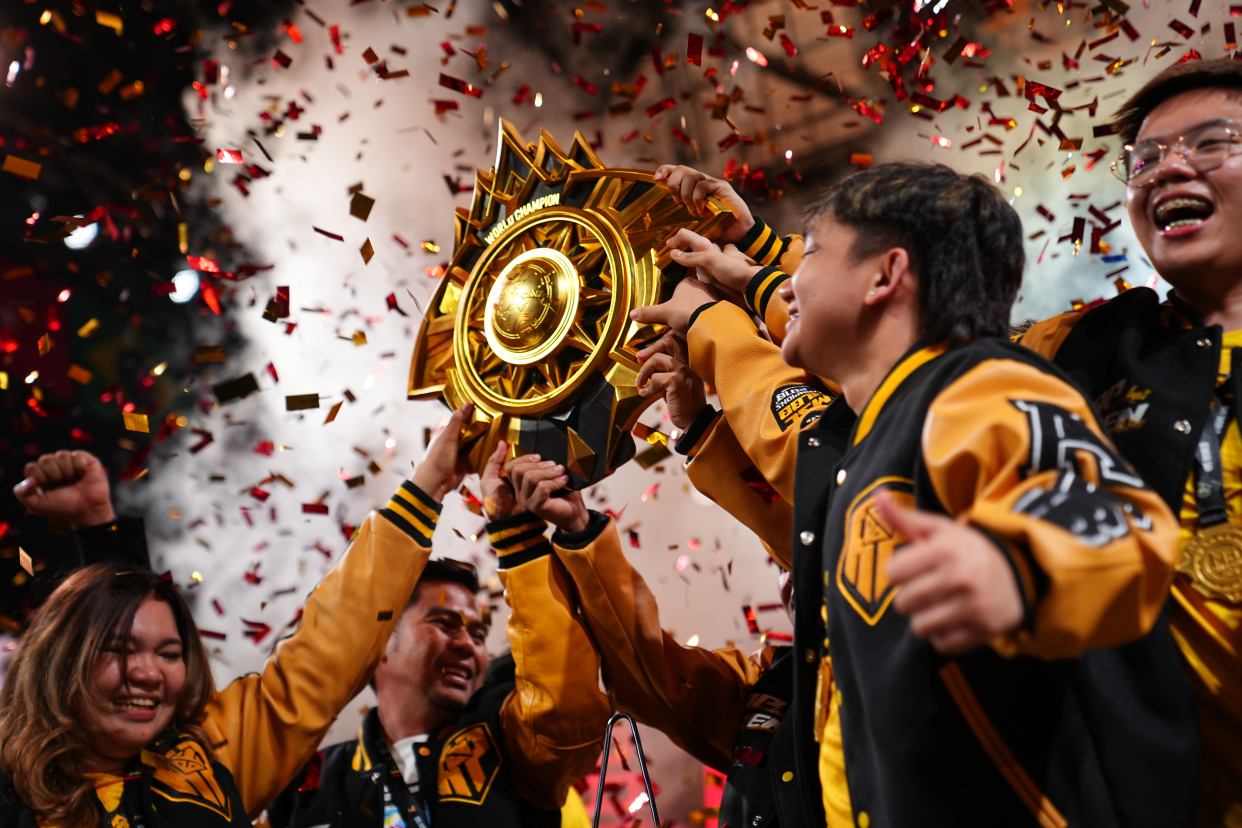 球场上的胜利，体现团队合作精神