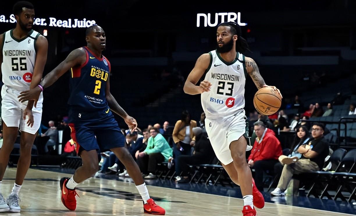 九游APP-雄鹿胜马刺，米德尔顿27分