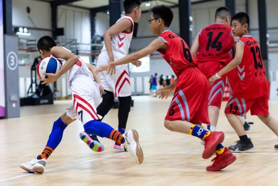 九游娱乐首页-精英篮球夏令营为青少年提供更多机会的简单介绍