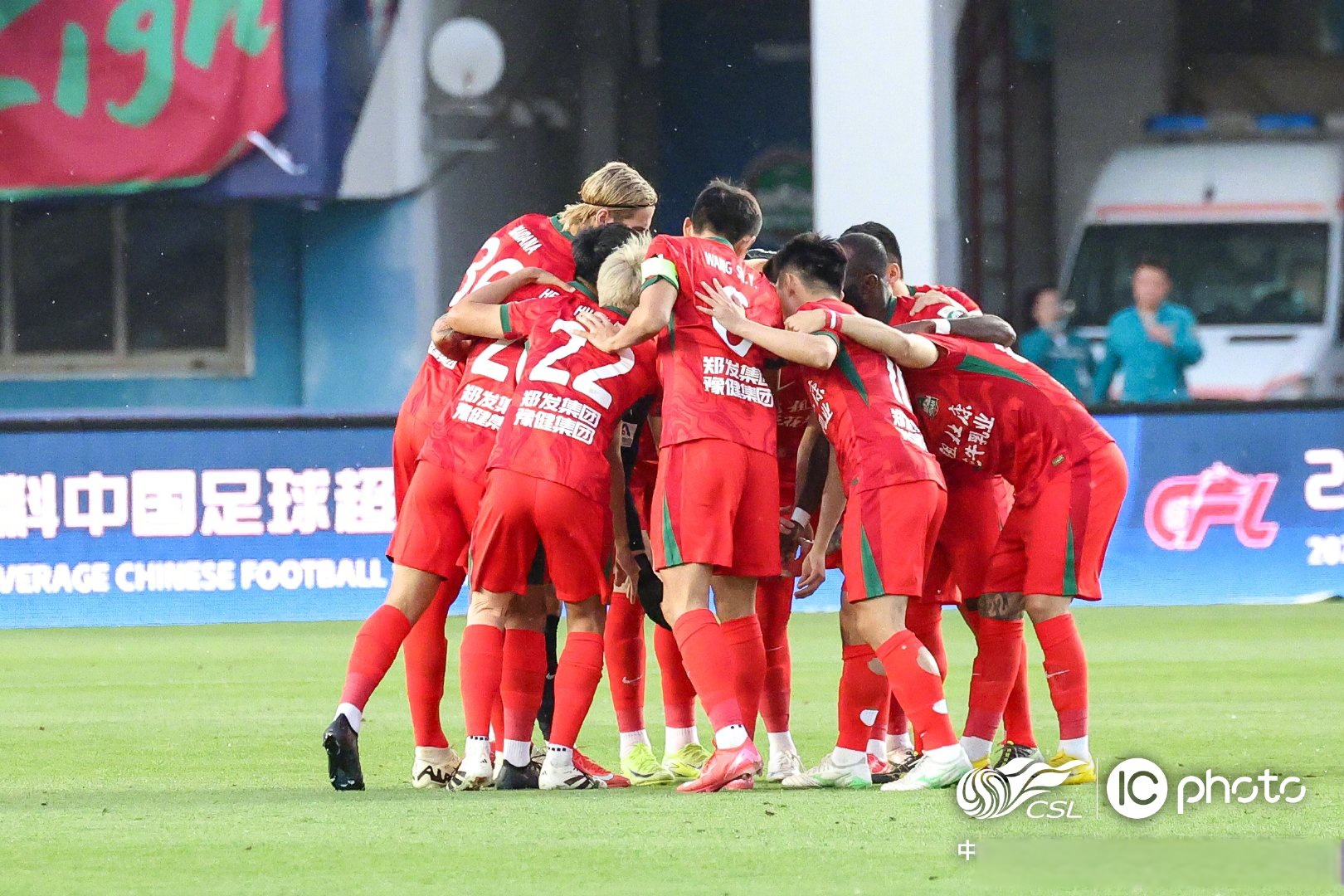 九游娱乐官方-包含亚洲足球豪门力争一决雌雄，赛场热闹不停的词条