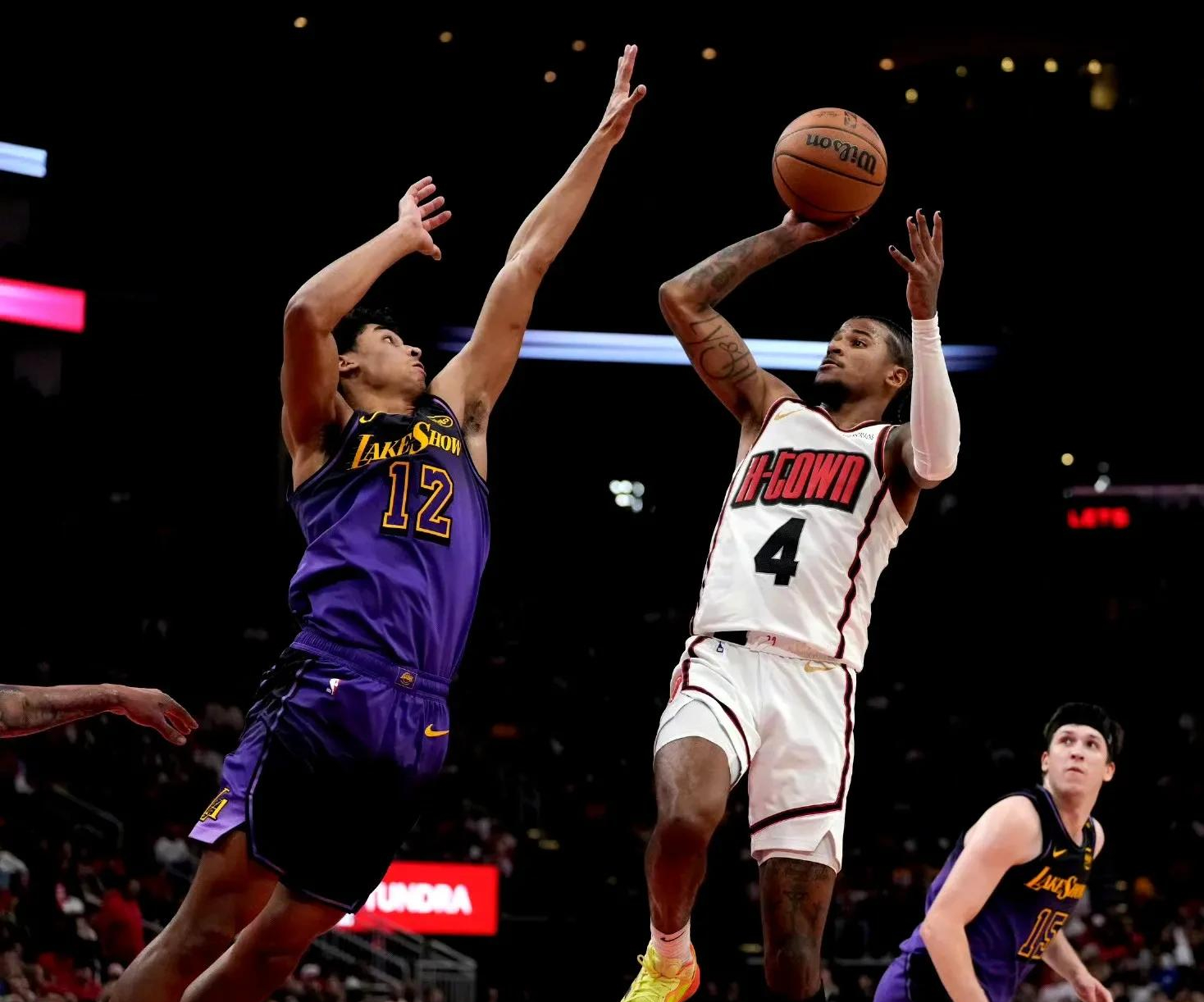 篮网击败雷霆,压哨三分绝杀对手 篮网击败雷霆,压哨三分绝杀对手