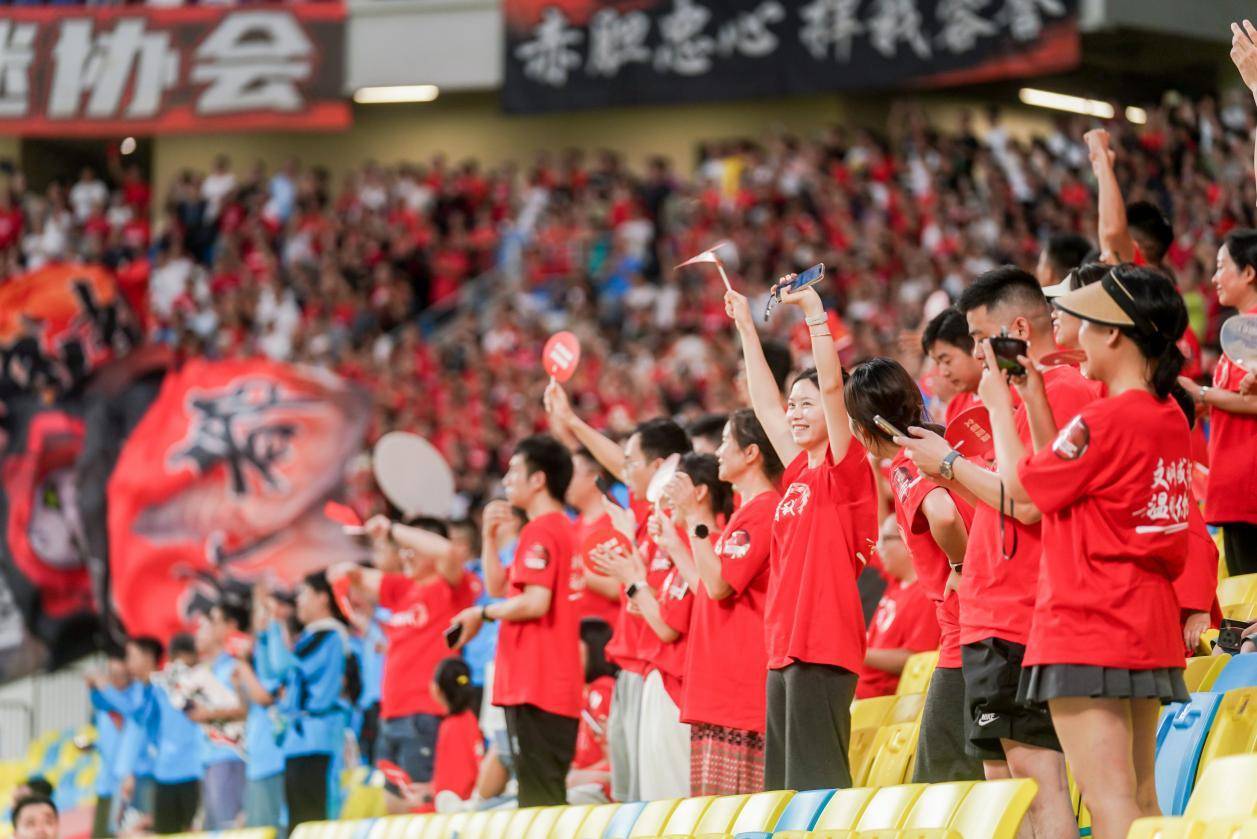 九游中国-赛场激情：球迷们燃烧的激情的简单介绍