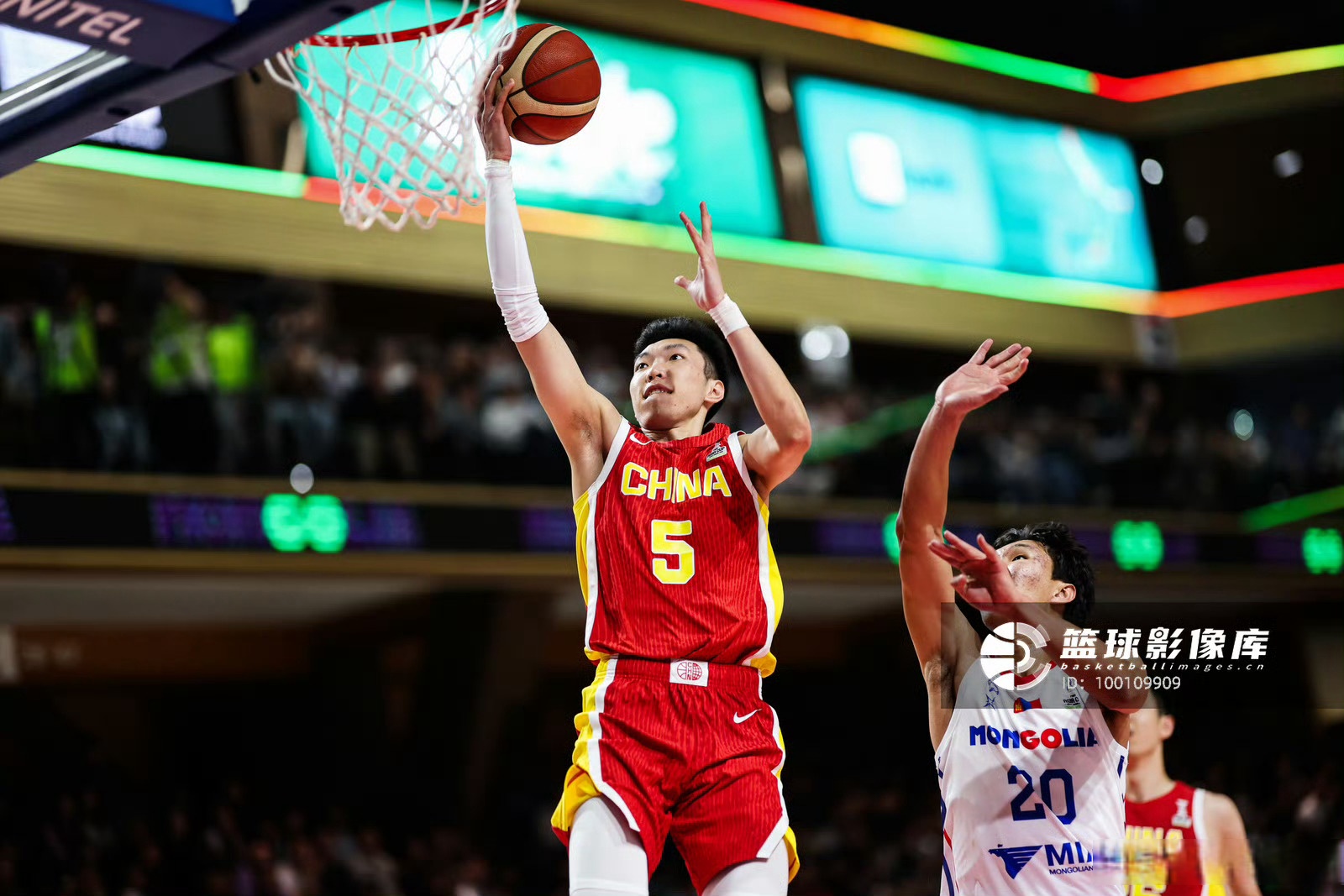 关于华夏球员表现抢眼，助球队夺取宝贵三分的信息