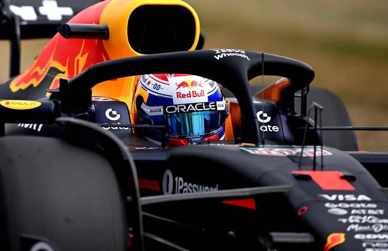 包含红牛二队轻取迈凯伦，皮亚斯特里状态火热的词条