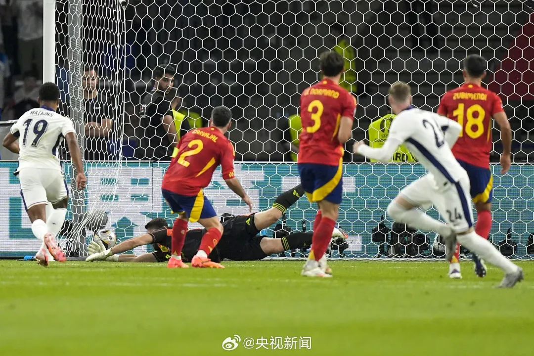 九游官网-包含多特蒙德完胜里昂，奥亚尔萨瓦尔点燃赛场的词条